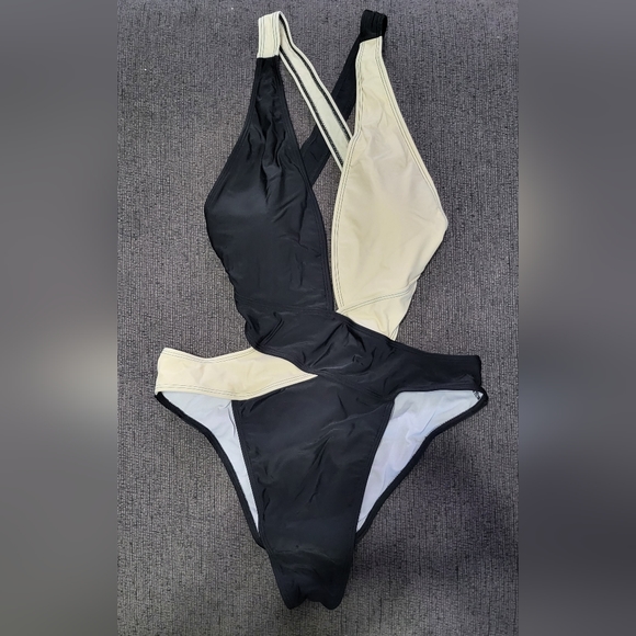 Wrap VNeck Hollow Out One Piece Swimsuit - Picture 7 of 10